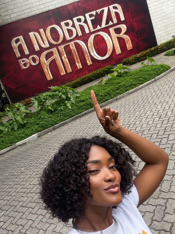 Erika Januza está fazendo sucesso no elenco da novela 'A Nobreza do Amor', da TV Globo