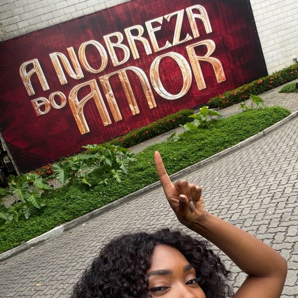 Erika Januza está fazendo sucesso no elenco da novela 'A Nobreza do Amor', da TV Globo
