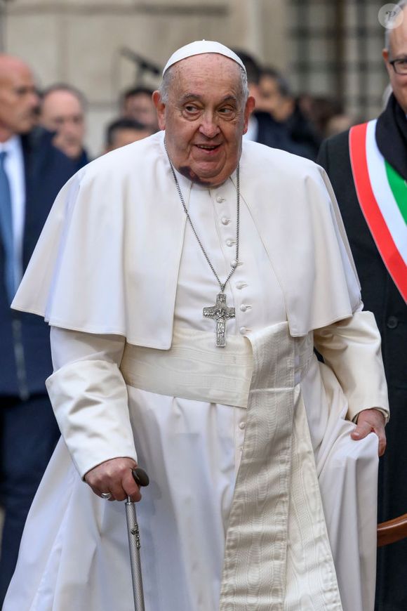 2024: Papa Francisco chega à Piazza di Spagna, em Roma, para a oração à Imaculada Conceição