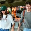Bruna Marquezine e Shawn Mendes vão passar o Natal juntos? Atriz chega aos EUA, onde cantor tem mansão minimalista de R$ 24 milhões. Veja o imóvel!