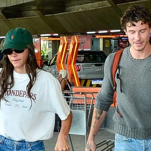 Bruna Marquezine e Shawn Mendes vão passar o Natal juntos? Atriz chega aos EUA, onde cantor tem mansão minimalista de R$ 24 milhões. Veja o imóvel!