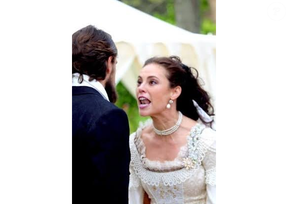 Melissa humilha felipe durante casamento na novela da Globo