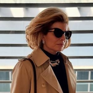 Postura de Odete Roitman (Debora Bloch) inibe adversário: 'Odete usa o silêncio como parte do discurso", diz Giovanni Begossi, especialista em comunicação