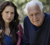 Adriana (Letícia Colin) vai encontrar uma fortuna secreta deixada por Arthur (Antonio Fagundes) e vai desconfiar que o empresário sabia que corria perigo