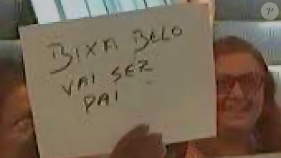 Nem só de verdades vive a "Vitrine do Seu Fifi"! Durante a dinâmica, um dos espectadores do reality show levou um cartaz afirmando que Belo seria pai, o que não passa de uma fake news.