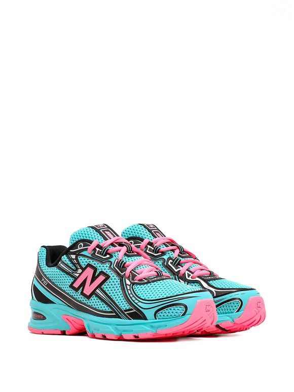 Inspirado no clima tropical de South Beach, o New Balance 740 "Cyber Jade" troca os tons neutros por uma explosão de cores e reforça a tendência dos sneakers marcantes em 2026