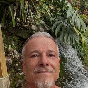 Marcello Novaes trocou uma casa na Barra da Tijuca por um sítio isolado no Rio de Janeiro