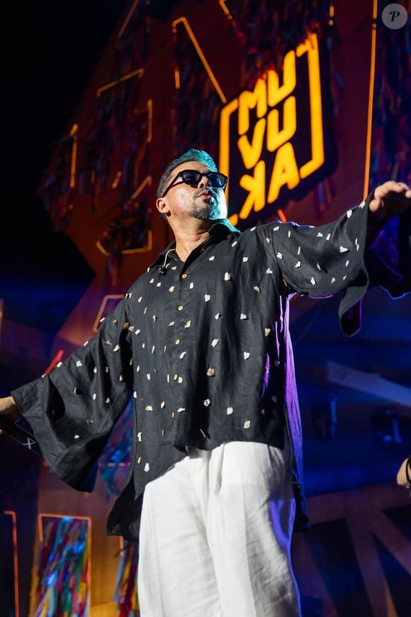 Xand Avião combinou preto e branco em show