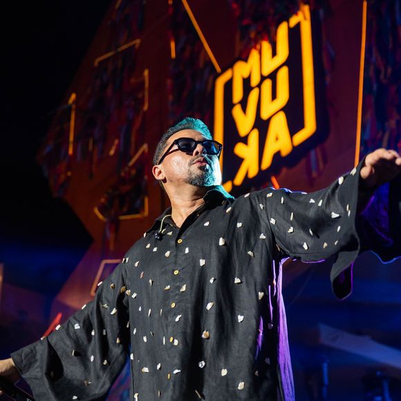 Xand Avião combinou preto e branco em show