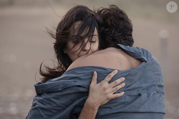 A vida de Ángela muda quando ela encontra Edu, que a propõe um plano de fuga