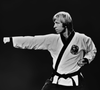 O que é Tang Soo Do? A base do estilo de vida de Chuck Norris, morto aos 86 anos, e como a disciplina militar na Coreia moldou o maior ícone de ação do cinema