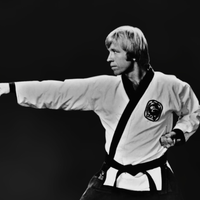 O que é Tang Soo Do? A base do estilo de vida de Chuck Norris, morto aos 86 anos, e como a disciplina militar na Coreia moldou o maior ícone de ação do cinema