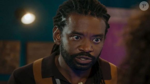 Jão tira satisfação com Cacá sobre seu trabalho como capanga de Violeta na novela Volta por Cima