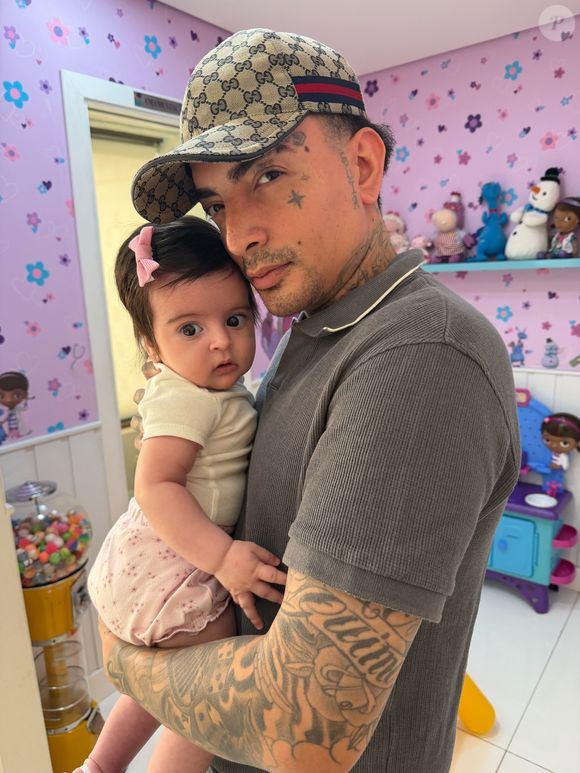 "Foi um grande susto. Eu estava no final da gravação do clipe quando meu produtor trouxe a notícia do acidente e fiquei totalmente abalado", disse MC Guimê