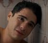 João Victor Gonçalves vive Mau Mau na novela 'Quem Ama Cuida', da Globo, um jovem awue está descobrindo a própria sexualidade, mas vive pressionado pelo preconceito do avô, Otoniel (Tony Ramos)