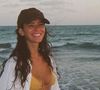 De roupão e sem sutiã, Bruna Marquezine valoriza corpo em foto sexy e leva internautas à loucura: 'Maravilhosa'