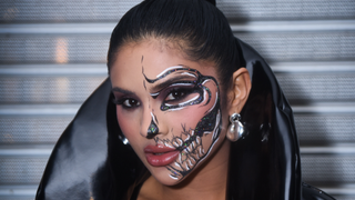 Aterrorizantemente incrível! Os tênis da Nike na cor 'caveira preta' são perfeitos para a época do Halloween e versáteis para usar ao longo de todo o ano
