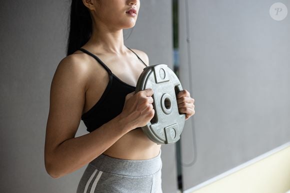 É imprescindível também consultar um médico, pois à medida que ocorre a recomposição corporal, a nutrição antes do treino e até mesmo a suplementação fazem muita diferença
