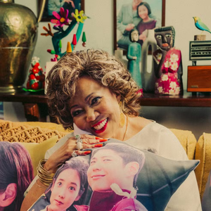 Netflix aposta na cultura brasileira para promover sucesso do K-drama.