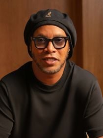 Qual é a fortuna de Ronaldinho Gaúcho hoje? Minissérie sobre o ex-jogador vira TOP 1 da Netflix em 15 países e desperta interesse sobre patrimônio do craque