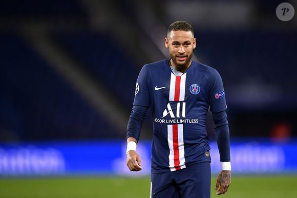 'Neymar tem um contrato com o clube. Se eles se resolverem por lá, a gente avalia como que pode ficar essa possível vinda para cá', prosseguiu CEO do Santos