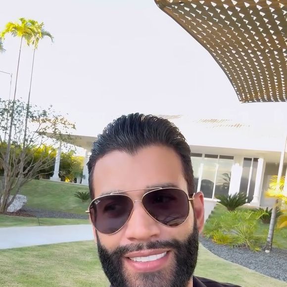 Gusttavo Lima satanista? O conspiracionista usou uma recente entrevista do cantor ao jornalista André Piunti, onde ele relata uma experiência com um médium