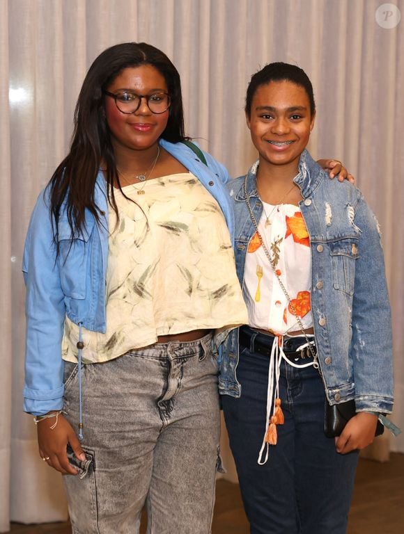 Laura e Maria estavam com looks combinando para o evento