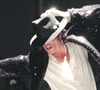 Michael Jackson no pé: o novo Adidas 'Moonwalk' é o tênis casual elegante, com cara de milionária, que promete brilhar como o Rei do Pop