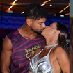 Beijar o ex? Só em 'Três Graças'! Na vida real, Viviane Araújo esbanja paixão com o marido antes de desfilar na Sapucaí pela Salgueiro do Carnaval 2026; fotos