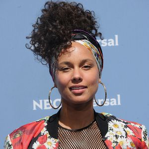 Alicia Keys em fase sem maquiagem, movimento que começou em 2016