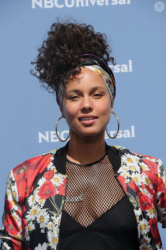 Alicia Keys em fase sem maquiagem, movimento que começou em 2016