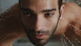 Afonso morre ou sobrevive em 'Vale Tudo'? Em meio às lágrimas, filho de Odete descobre nos 45 do segundo tempo se terá forças para vencer a leucemia