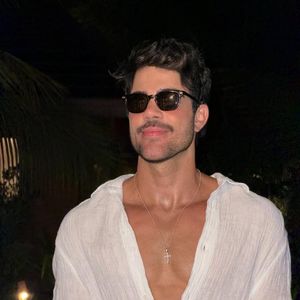 Mário Henrique, hairstylist brasileiro: ‘Não existe regra depois dos 40. Essa foi a pauta ontem no jantar! Cabelo não tem idade, tem identidade. Cortar porque ‘militam’ é velho’