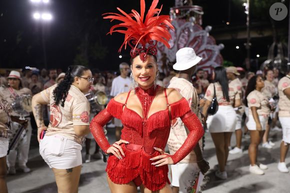 Flávia Alessandra tem 51 anos