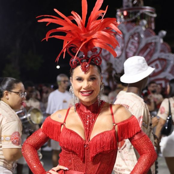 Flávia Alessandra tem 51 anos