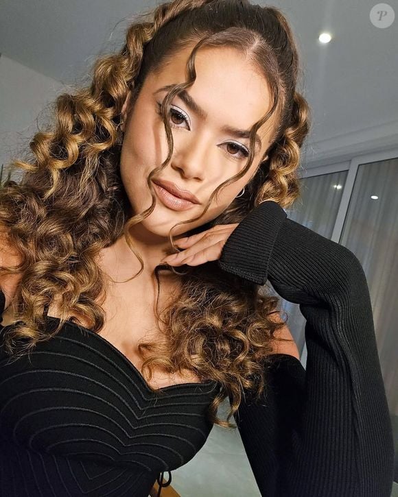 Isso acontece com muitos produtos, como o ativadores de cachos ou as mousses que usamos para definir os cachos .