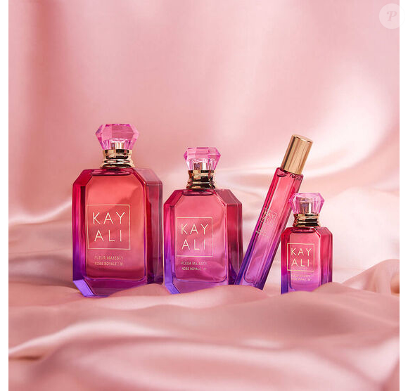 As notas de coração do Fleur Majesty Rose Royale 31 são rosa, peônia, violeta e magnólia