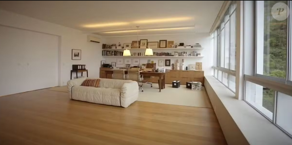 Debora Bloch, a Odete Roitman de 'Vale Tudo' em apartamento luxuoso no Rio de Janeiro
