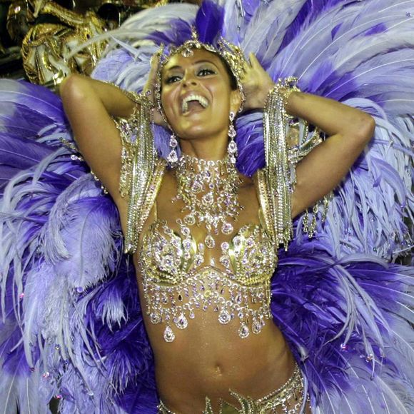 Juliana Paes já foi rainha de bateria da Viradouro nos anos 2000