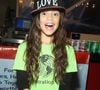 2014: bem diferente, Jenna Ortega estava toda sorridente em um evento