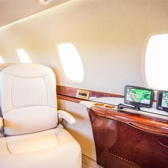 Modelo de avião particular de Virginia Fonseca possui configuração personalizada e detalhes voltados às viagens em família