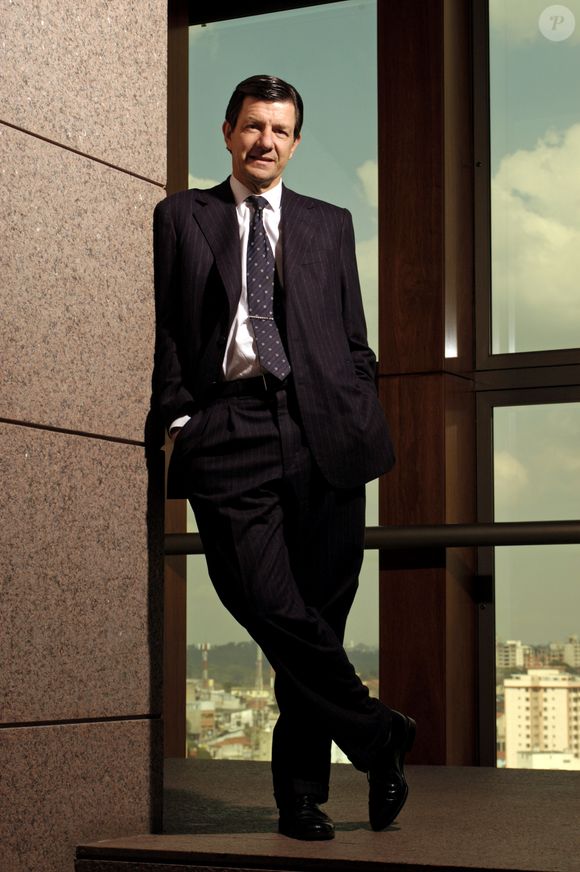 Herdeiro do Itaú registra B.O. contra ex-esposa por agressão – Roberto Setubal acusa Daniela Fagundes de violência durante encontro para entrega da filha. CEO do Banco Itaú, Roberto Setubal, em São Paulo. Foto de 2005.