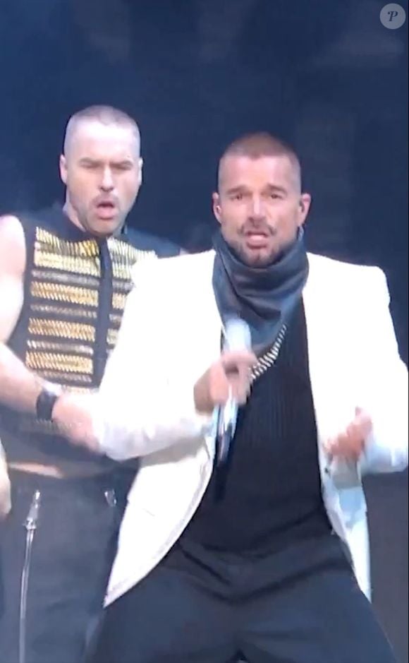 Ricky Martin cantou grandes sucessos e empolgou o público do VMAs