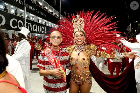 Juliana Paes foi campeã do Carnaval 2026 com a Viradouro homenageando o Mestre Ciça