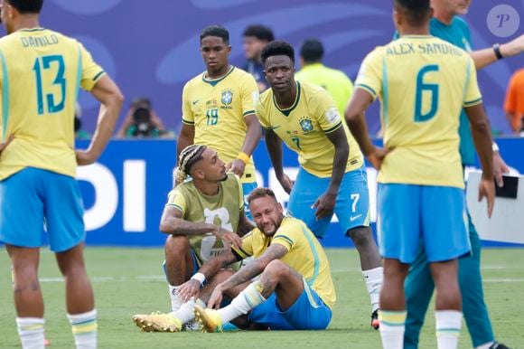 Após eliminação do Brasil na Copa do Mundo 2026, Ronaldo Fenômeno teve seu nome envolvido em rumores sobre Ancelotti e Vini Jr., mas negou as informações