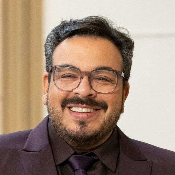 Luis Lobianco, o Freitas da novela 'Vale Tudo', é confundido nas ruas com o ator Tiago Abravanel