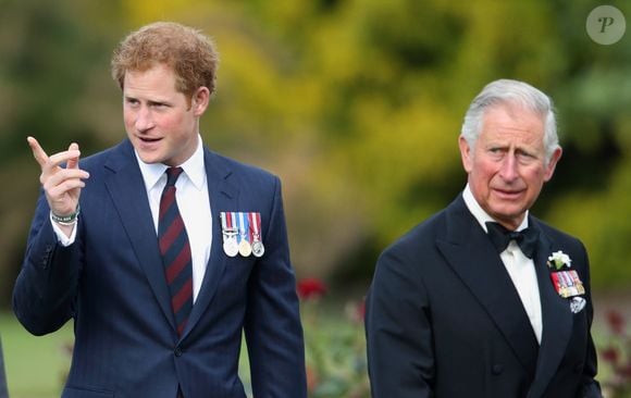 Segundo a imprensa internacional, o encontro entre o príncipe Harry e o Rei Charles III teria sido extremamente formal