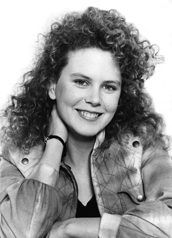 1986: Nicole Kidman costumava deixar seus cabelos cacheados no passado