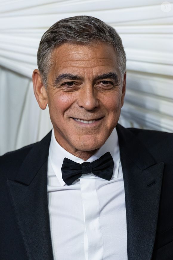 George Clooney, atualmente com 63 anos, ainda é um dos maiores galãs de Hollywood
