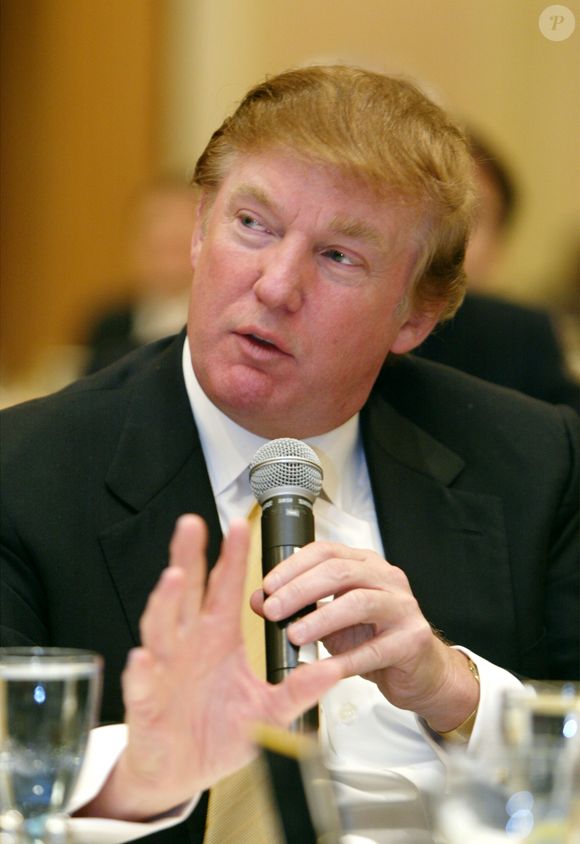 2003: Donald Trump participa de uma roda de discussão produzido pela Atlantic Magazine